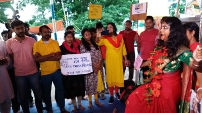 WB teachers scam stir: Protester poses as Goddess Kali, prayers for scamsters' punishment