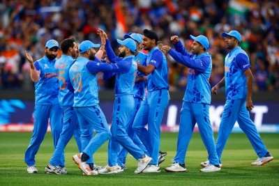 T20 World Cup: Hardik, Arshdeep pick three wickets each as Pakistan post 159/8 against India