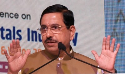 Amid coal imports, government says production to touch 900 million tonnes this fiscal Amid coal imports, government says production to touch 900 million tonnes this fiscal