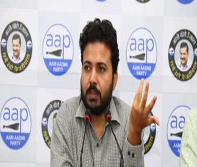 AAP burns effigy of 'BJP Ke Koode Ka Ravan' at 3,500 places on Dussehra eve AAP burns effigy of 'BJP Ke Koode Ka Ravan' at 3,500 places on Dussehra eve