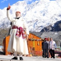 Modi keeps his word, dons traditional Himachali attire
