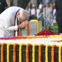 PM Modi pays tributes to Mahatma Gandhi, urges all to buy khadi