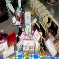Police recovers huge cash, gold from Bengal bizman's residence