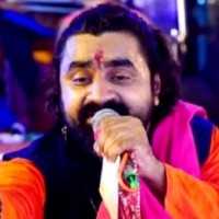 Singer asks Hindus to take up arms