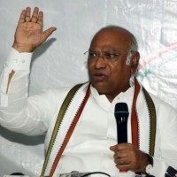 Raj CM flouts Cong guidelines by seeking votes for Kharge