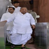 CMs of Telugu states mourn Mulayam Singh's demise