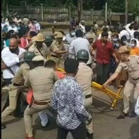 Despite tight security, people lay siege to toll gate in K'taka, several arrested 