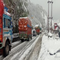 Shooting stones disrupt traffic on Jammu-Srinagar highway