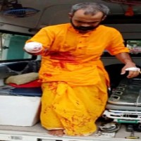 Seer chops off hand as offering in Ayodhya