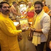 'Kantara' star Rishab Shetty seeks blessings at Siddhivinayak Temple