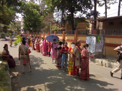 Bengal bypolls continue peacefully