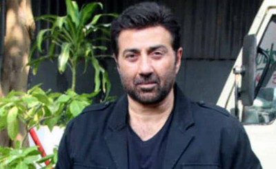 Sunny Deol recalls working with dad Dharmendra as 'Indian' completes 20 yrs Sunny Deol recalls working with dad Dharmendra as 'Indian' completes 20 yrs
