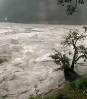 2,000 pilgrims stranded in Kedarnath amid heavy rain rescued 2,000 pilgrims stranded in Kedarnath amid heavy rain rescued