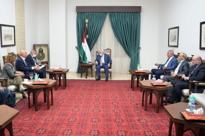 Palestinian Prez, Israeli ministers discuss peace process Palestinian Prez, Israeli ministers discuss peace process