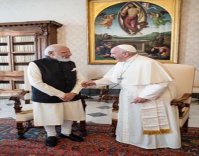 PM Modi meets Pope Francis, invites him to visit India PM Modi meets Pope Francis, invites him to visit India