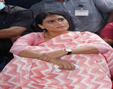 YSR's daughter Sharmila launches padyatra in Telangana YSR's daughter Sharmila launches padyatra in Telangana
