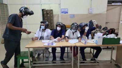 Junior doctors at Hyderabad's Osmania Hospital wear helmets Junior doctors at Hyderabad's Osmania Hospital wear helmets