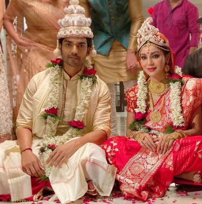 Gurmeet, Debina renew wedding vows on sets of upcoming short film 'Subho Bijoya' Gurmeet, Debina renew wedding vows on sets of upcoming short film 'Subho Bijoya'