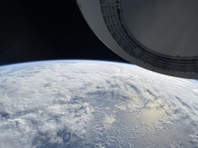SpaceX crew shares Earth image shot on iPhone SpaceX crew shares Earth image shot on iPhone