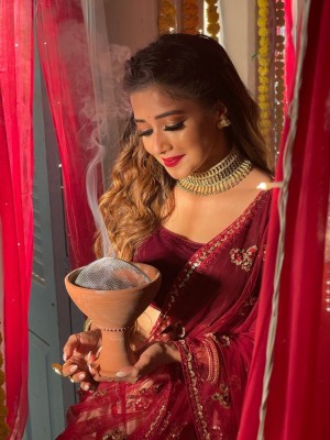 Tina Datta relives childhood days in 'Durga Maa Elo Re' with Mika Singh Tina Datta relives childhood days in 'Durga Maa Elo Re' with Mika Singh