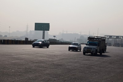 Two bike riders fall off Gurugram flyover, one dead Two bike riders fall off Gurugram flyover, one dead