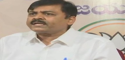 Major chaos at BJP presser in Delhi; shoe hurled at MP GVL Narasimha Rao; suspect detained Major chaos at BJP presser in Delhi; shoe hurled at MP GVL Narasimha Rao; suspect detained