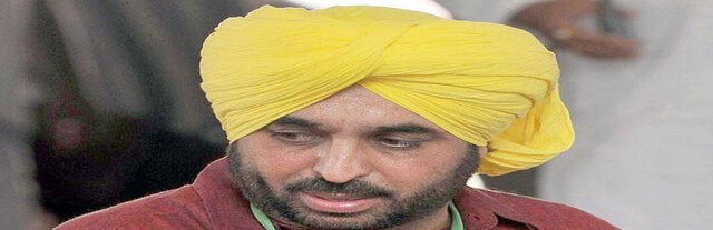 AAP activists led by Mann face water cannons in Chandigarh AAP activists led by Mann face water cannons in Chandigarh