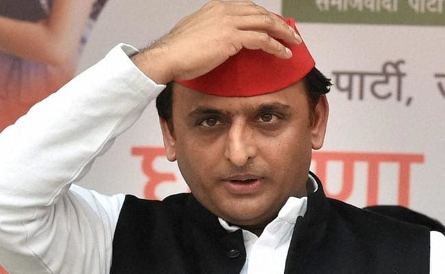 Akhilesh meets family of rape victim who set herself afire Akhilesh meets family of rape victim who set herself afire