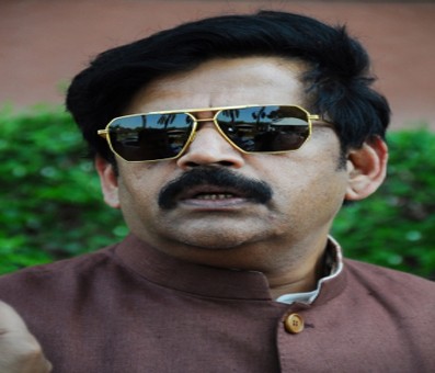 BJP MP Ravi Kishan duped of money, files police complaint BJP MP Ravi Kishan duped of money, files police complaint