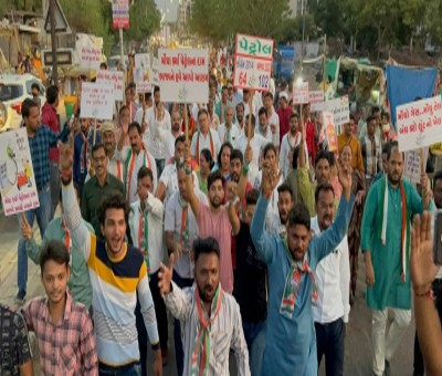 Cong gives bandh call in Gujarat on Saturday, appeals traders to extend support Cong gives bandh call in Gujarat on Saturday, appeals traders to extend support