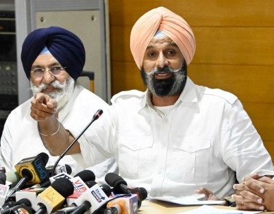 Institute CBI probe into allegation that BJP offered Rs 25 cr to AAP MLAs: Akali Dal Institute CBI probe into allegation that BJP offered Rs 25 cr to AAP MLAs: Akali Dal