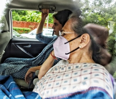 Sonia holds Himachal CEC amid Raj crisis Sonia holds Himachal CEC amid Raj crisis