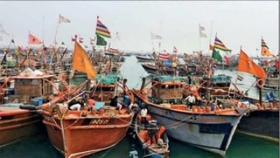 Cong promises sops to woo fishing community in poll-bound Gujarat