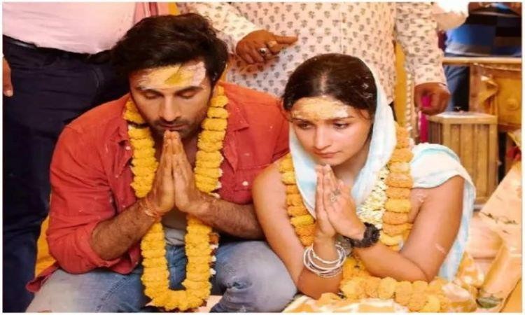 Protest against Ranbir-Alia's arrival in Ujjain sparks row Protest against Ranbir-Alia's arrival in Ujjain sparks row