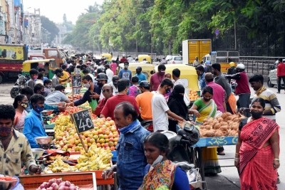 Rising price of fruits & vegetables burn holes in customers' pocket Rising price of fruits & vegetables burn holes in customers' pocket