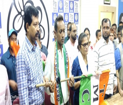 Local Tripura party chief joins Trinamool along with workers