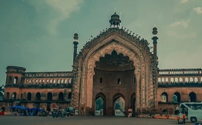 Rumi Darwaza develops cracks, renovation to begin soon Rumi Darwaza develops cracks, renovation to begin soon