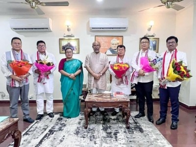 Manipur CM greets 5 JD-U MLAs who joined BJP
