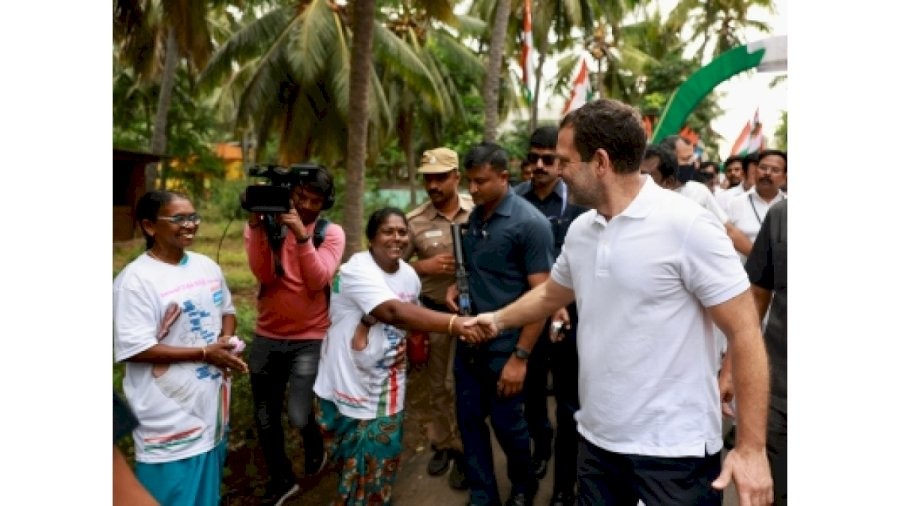 'Bharat Jodo Yatra': Rahul Gandhi starts walking from Kanyakumari 'Bharat Jodo Yatra': Rahul Gandhi starts walking from Kanyakumari