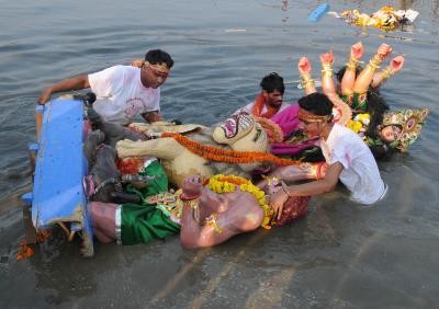 Delhi pollution panel bans POP-based idols' immersion in water bodies Delhi pollution panel bans POP-based idols' immersion in water bodies
