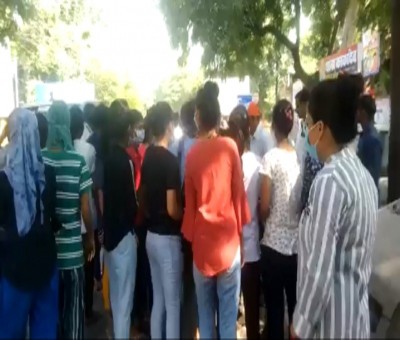 Replay of Chandigarh video leak in Kanpur, one held (Ld) Replay of Chandigarh video leak in Kanpur, one held (Ld)