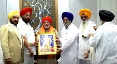 Sikh delegation meets PM Modi at his residence Sikh delegation meets PM Modi at his residence