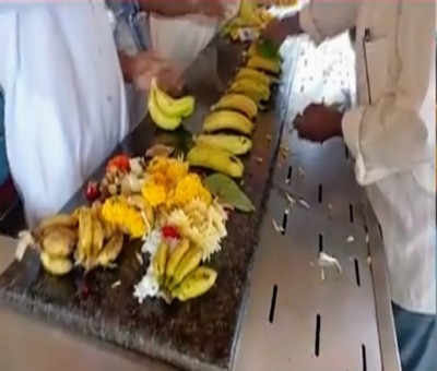 Devotees offer nine bananas to God, pray for teaching lesson to defectors in Goa Devotees offer nine bananas to God, pray for teaching lesson to defectors in Goa