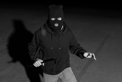 Grocery store owner choked, robbed in Delhi Grocery store owner choked, robbed in Delhi