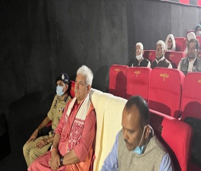 LG inaugurates multipurpose cinema halls at J&K's Pulwama, Shopian