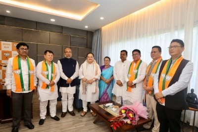 Nadda greets 5 JD-U MLAs who joined BJP in Manipur Nadda greets 5 JD-U MLAs who joined BJP in Manipur