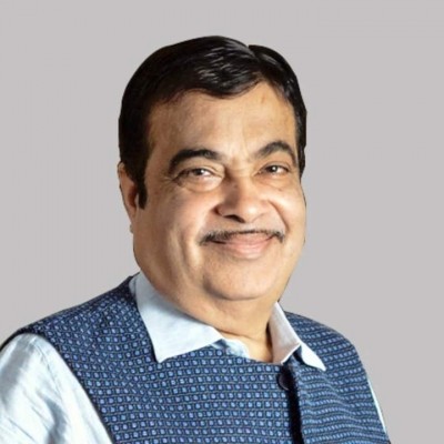 Gadkari recounts four CMs' stories on car seat belts Gadkari recounts four CMs' stories on car seat belts