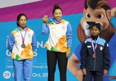 National Games: In a battle of Manipuris, Mirabai pips Sanjita for 49kg weightlifting gold National Games: In a battle of Manipuris, Mirabai pips Sanjita for 49kg weightlifting gold