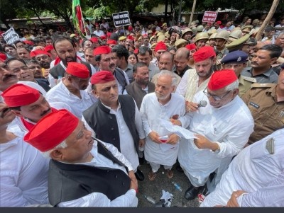 SP calls of dharna after staging dummy Vidhan Sabha in UP SP calls of dharna after staging dummy Vidhan Sabha in UP