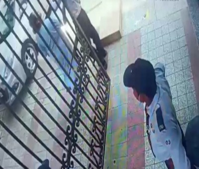 Woman slaps society guard in Noida, video goes viral Woman slaps society guard in Noida, video goes viral
